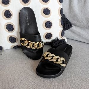 ⬇️ Madden Girl chain sandals